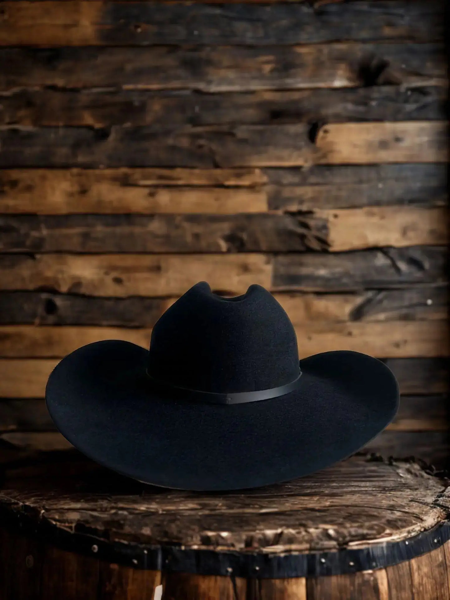 Chapeau John Dutton Yellowstone inspiré par Wilder Hat Co., en feutre brun avec bord large et style cowboy.