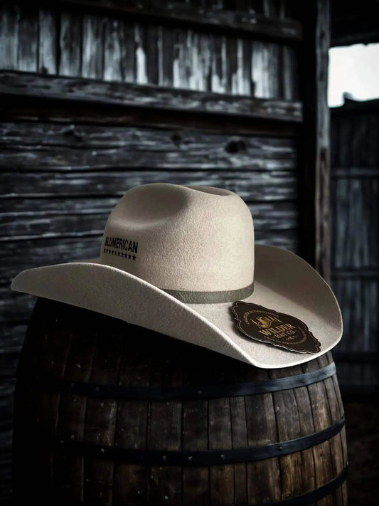 Couteau Silver Outlaw 100% Rabbit, design robuste avec lame en acier, poignée en métal argenté, pour les amateurs de couteaux de qualité