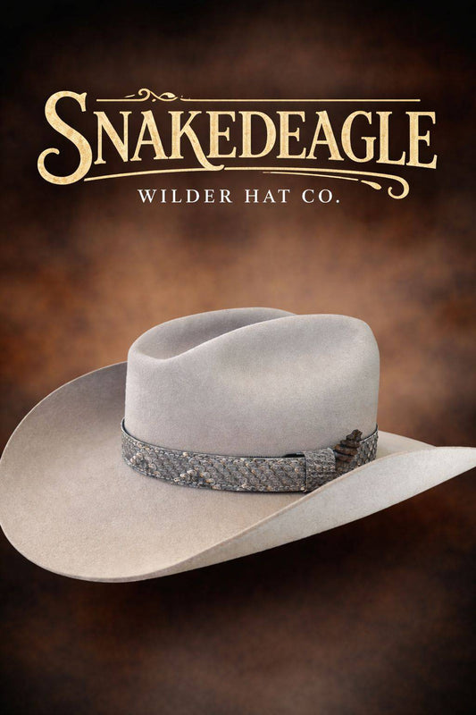 Casquette Wilder Hat Co SNAKEDEAGLE avec motif serpent et aigle, en tissu noir et blanc, vue de face.