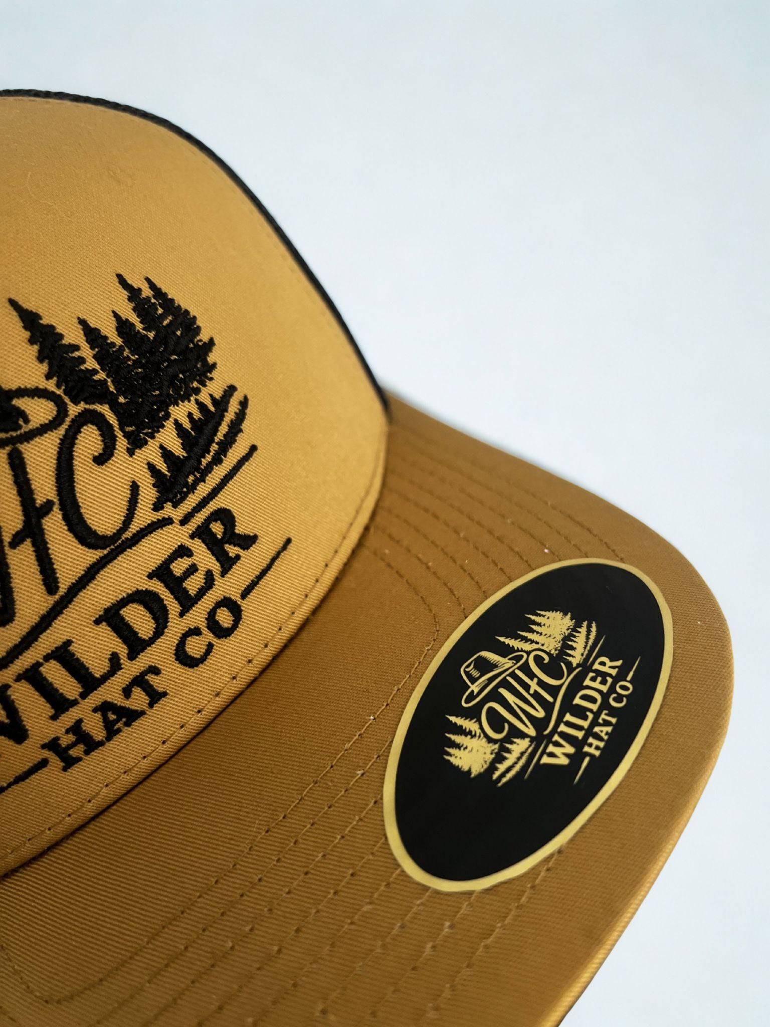 Casquette 1ère édition Wilder Hat Co, style décontracté, tissu coloré, logo brodé sur le devant, vue de face.