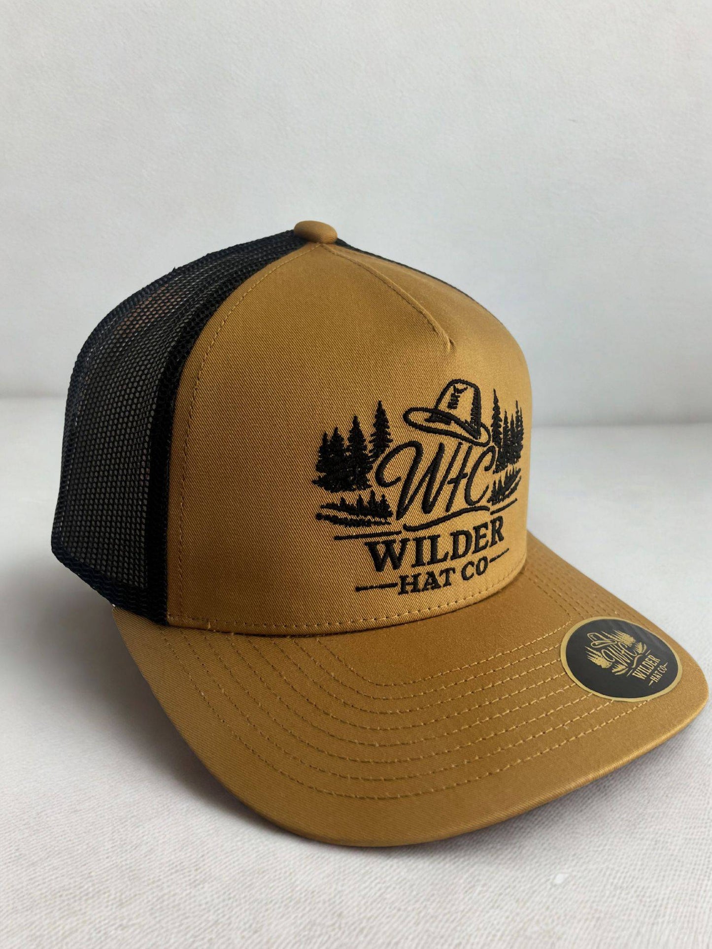 Casquette 1ère édition Wilder Hat Co, style décontracté, vue de face avec logo visible, en toile noire.