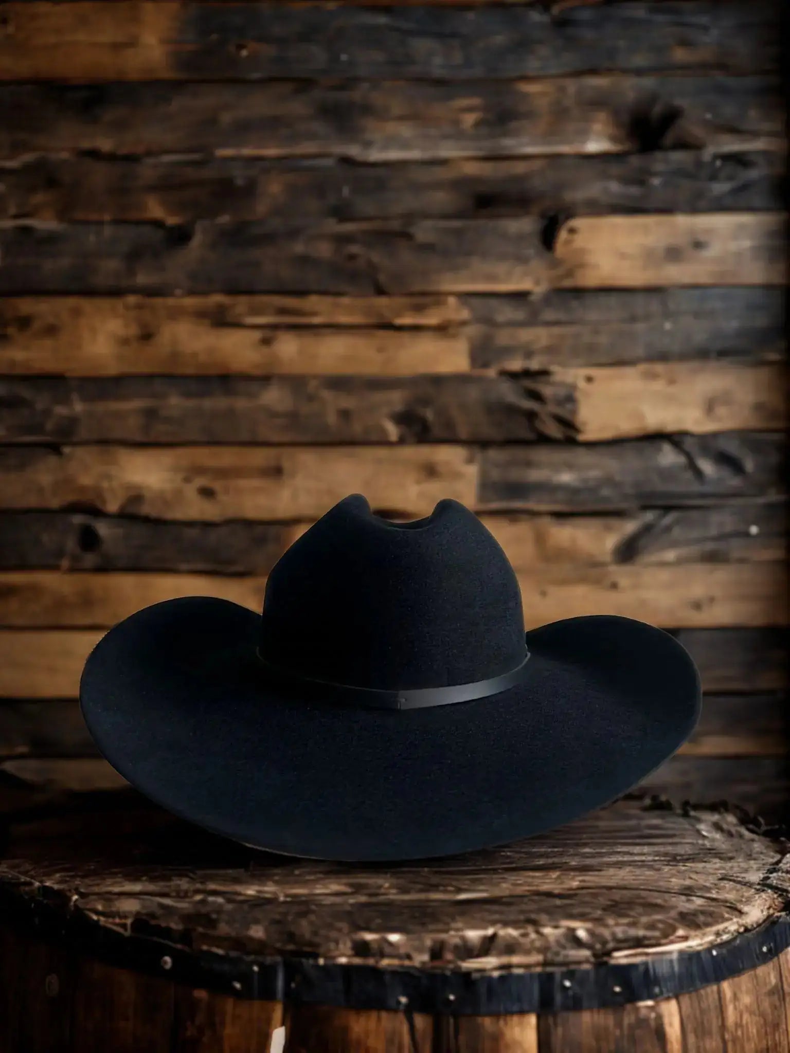Chapeau John Dutton Yellowstone inspiré par Wilder Hat Co., en feutre brun avec bord large et style cowboy.