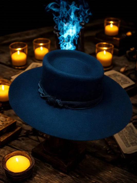 Chapeau Wilder Relic Midnight, élégant et classique, en feutre noir, porté par un mannequin, vue de face.
