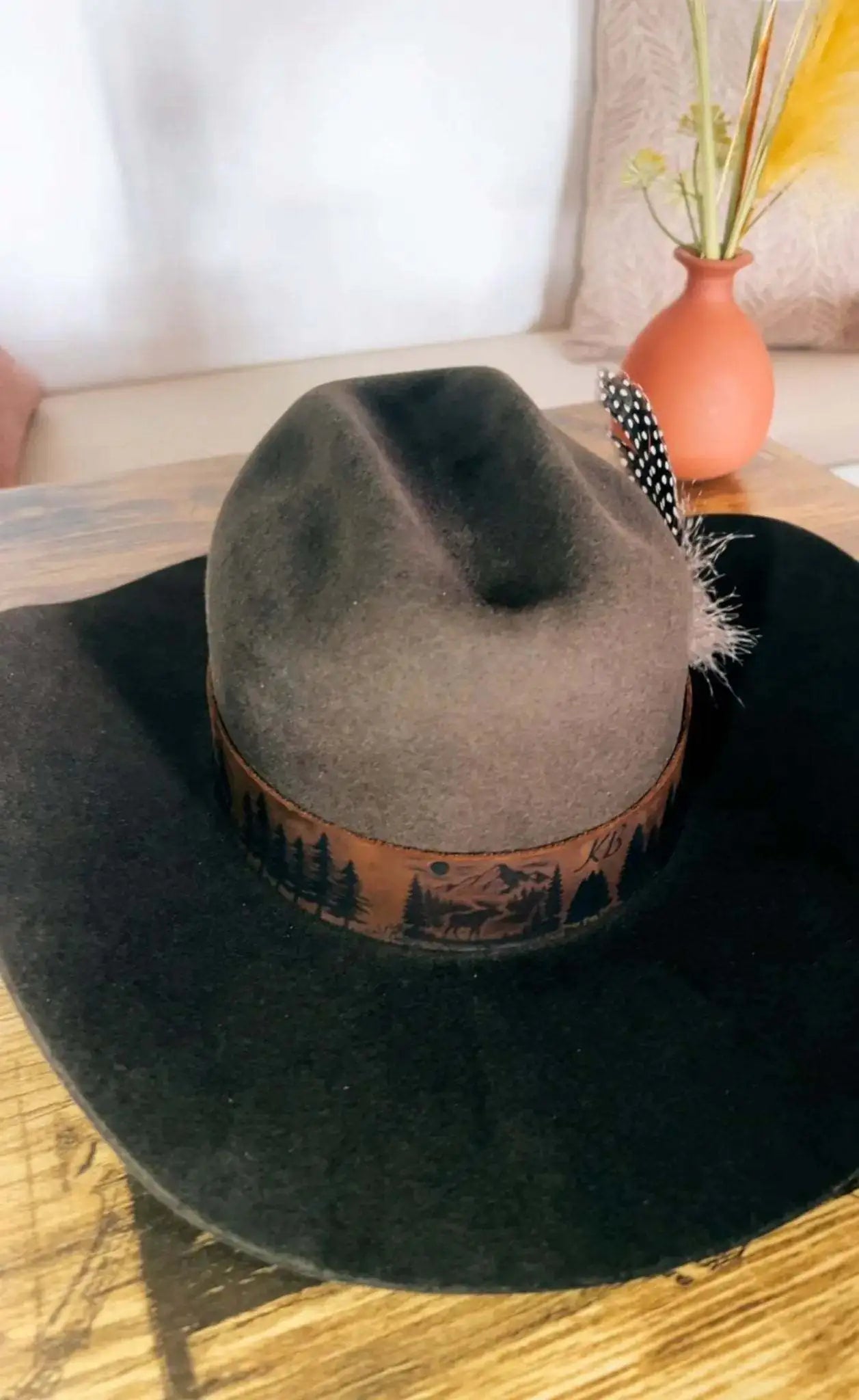 Chapeau de cowboy Lonesome Pine en feutre, style authentique, parfait pour l'aventure et la mode western.