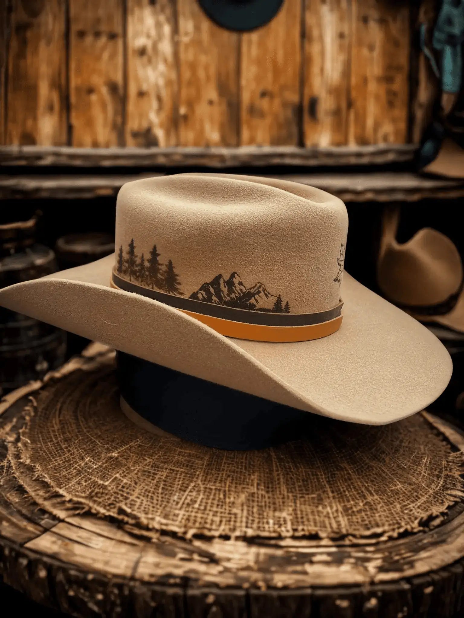 Chapeau sauvage 50X de Wilder Shop, idéal pour dompter les prairies, en toile robuste avec large bord et style rustique.