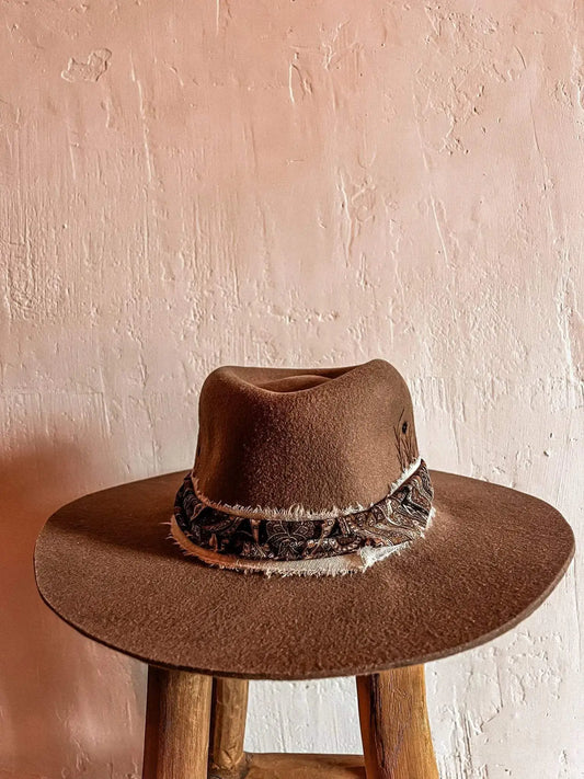 Chapeau d'été Wilder Shop avec style éclatant, parfait pour une touche d'aventure et de mode estivale.