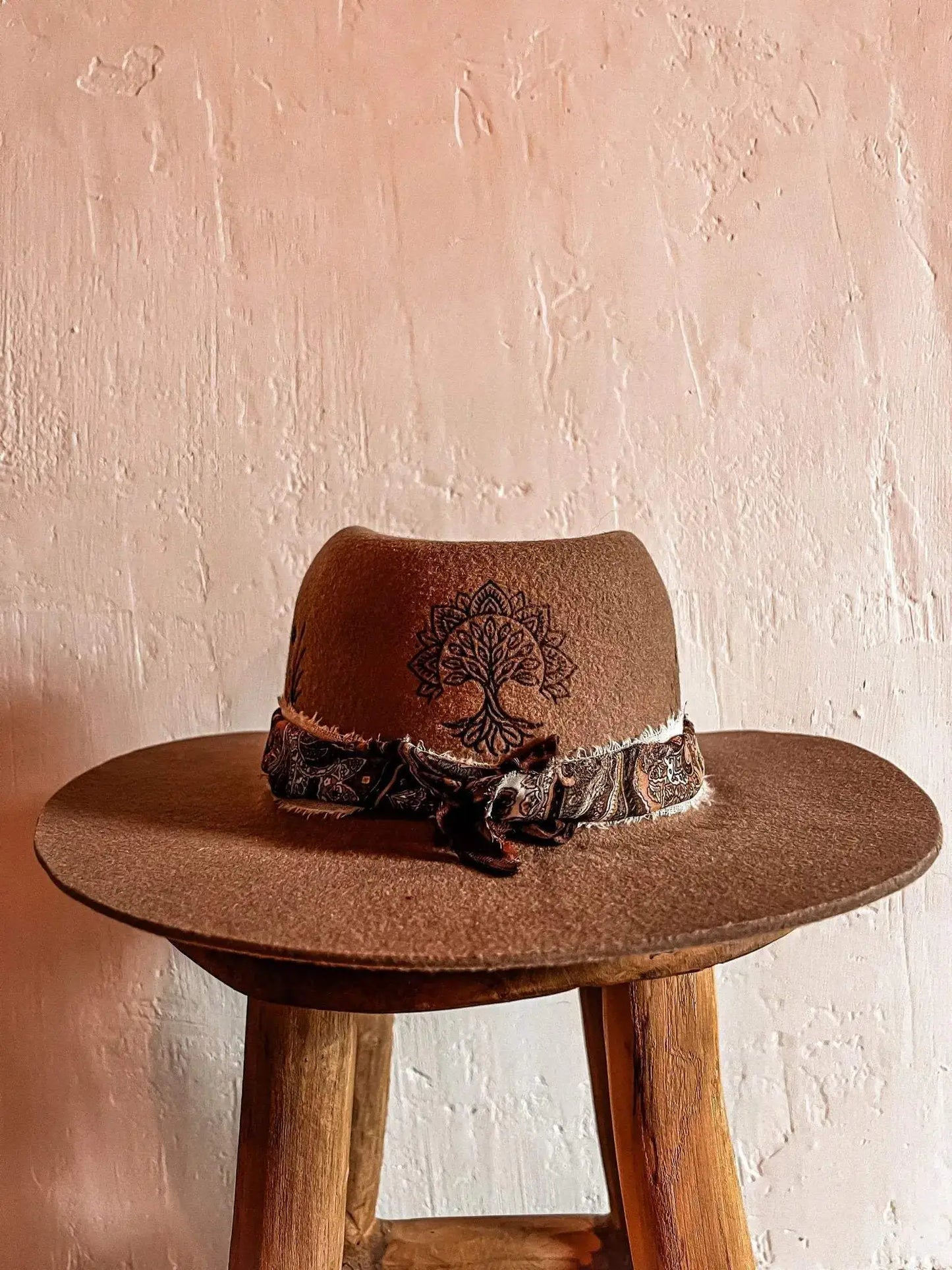 Chapeau d'été Wilder Shop avec éclat, style aventure, tissu léger et design tendance pour un look estival unique.