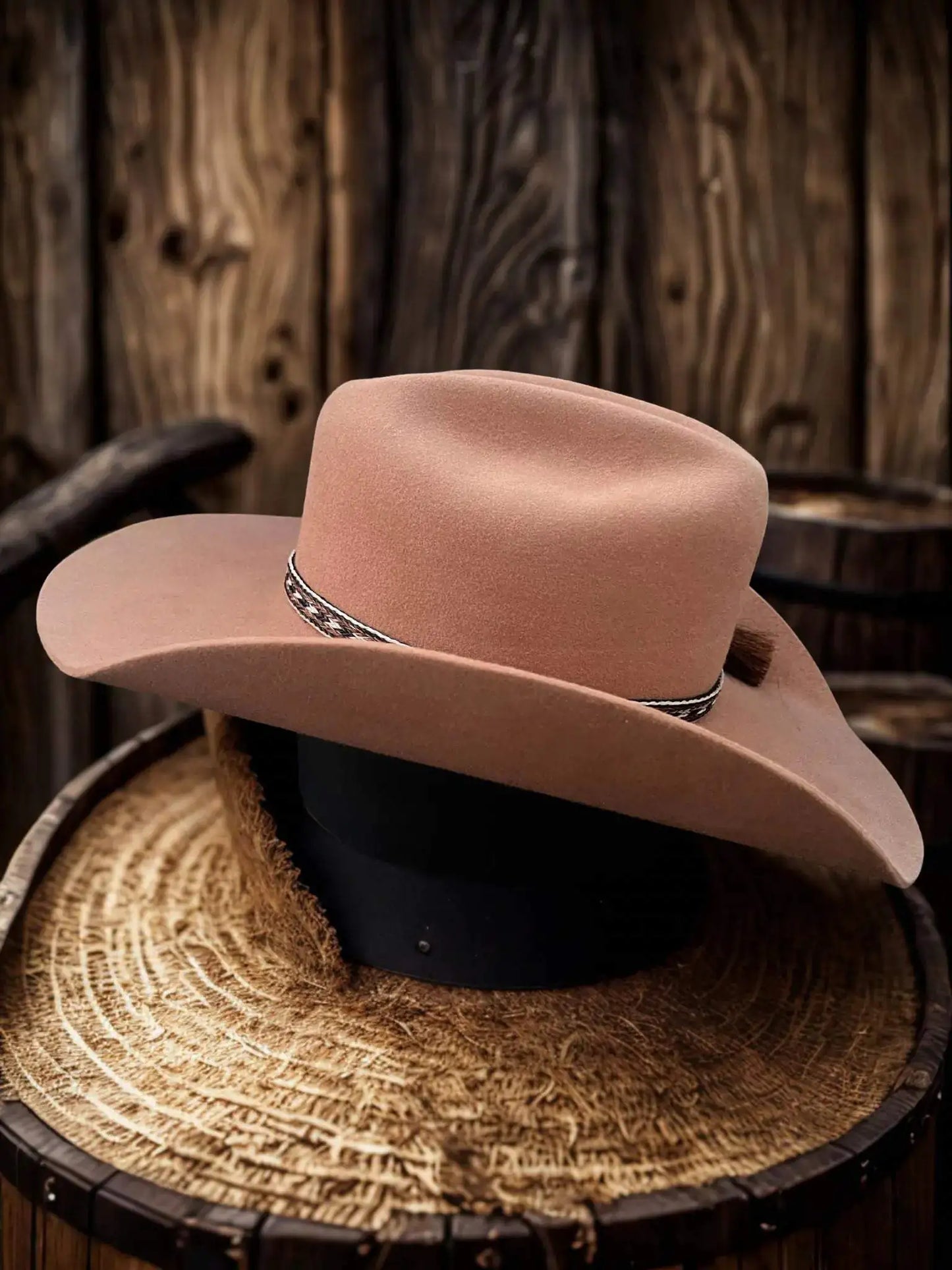 Chapeau cowboy 50X en fourrure de castor de style traditionnel, fabriqué par Wilder Shop, avec une finition élégante et authentique.