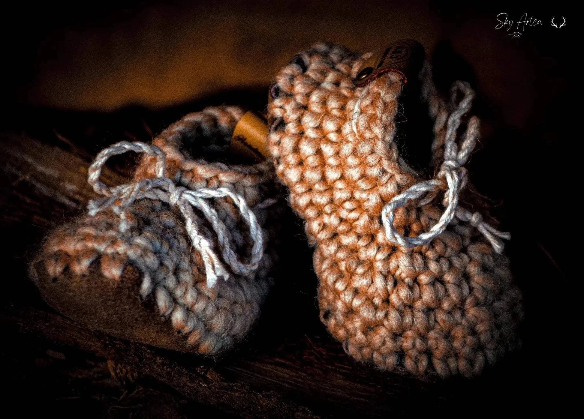 Chaussons bébé en laine naturelle Loomi de Wilder Hat Co, taille 0-6 mois, couleur chocolat, confort et douceur pour bébé