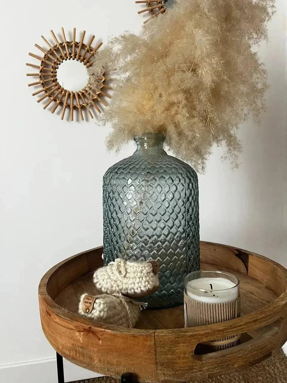 Chaussons bébé en laine naturelle modèle Loomi de Wilder Hat Co, couleur coton, avec doublure douce et semelle souple.