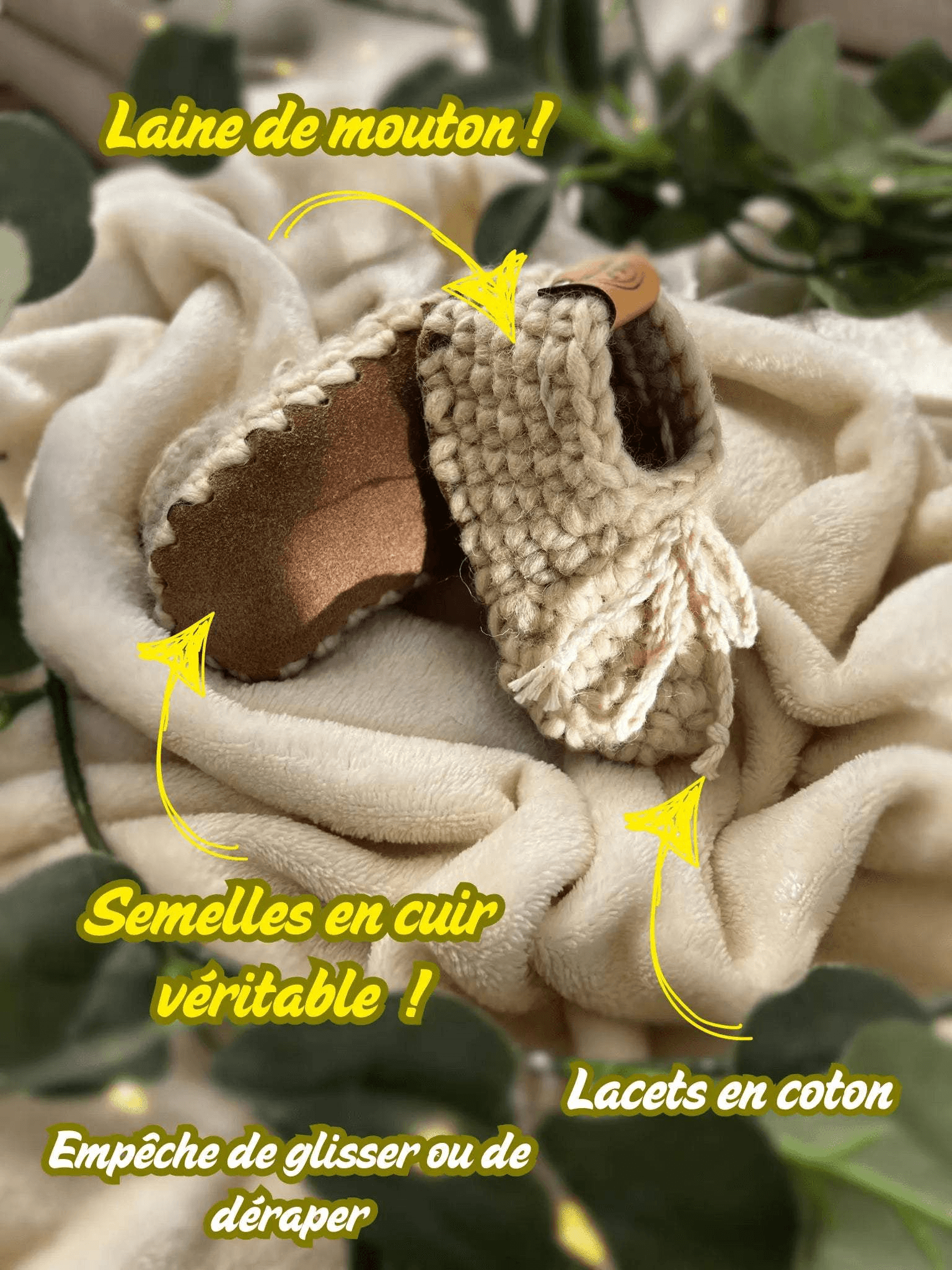 Chaussons bébé en laine naturelle Loomi de Wilder Hat Co, couleur crème, pour bébé de 0 à 6 mois, taille 11 cm.