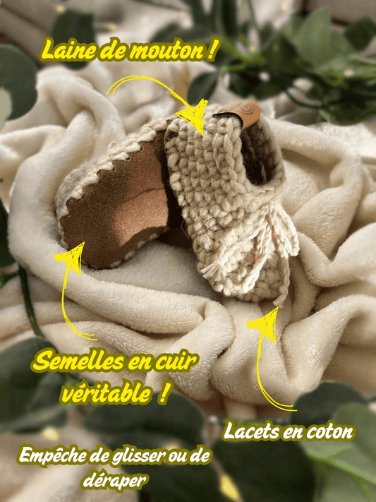 Chaussons bébé en laine naturelle Loomi de Wilder Hat Co, couleur crème, pour bébé de 0 à 6 mois, taille 11 cm.