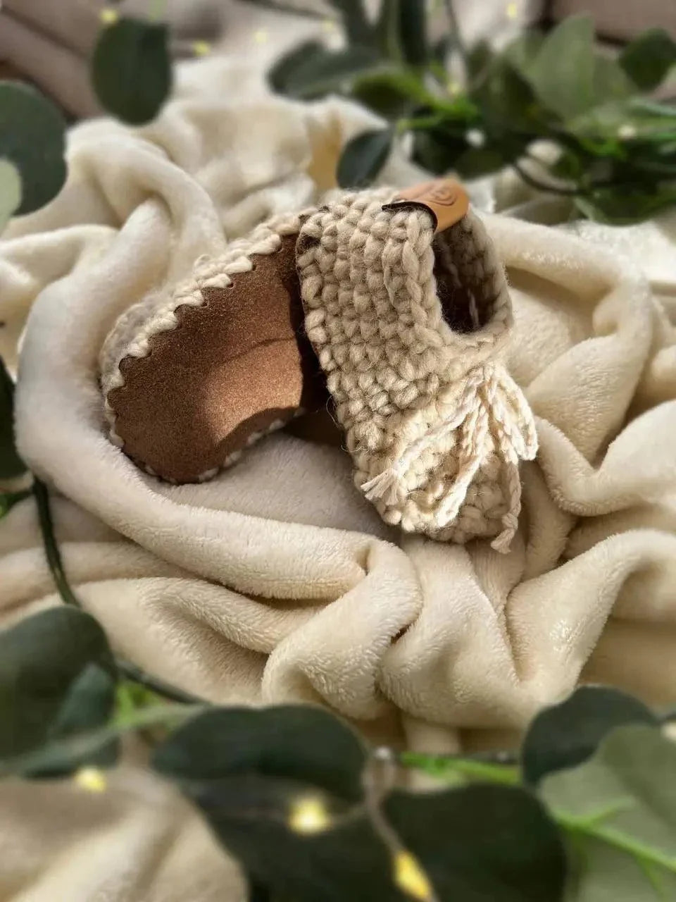Chaussons bébé en laine naturelle Loomi de Wilder Hat Co, modèle crème pour bébé de 0-6 mois, 11cm.