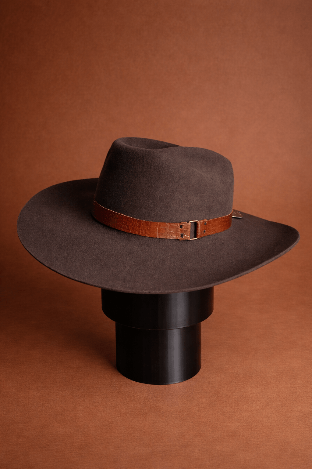 Chapeau en feutre Wilder Hat Co Ironwood Reserve, style classique avec bande en cuir et finition soignée, vue de face.
